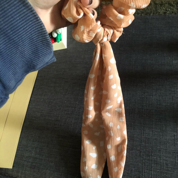 Aerie hair tie - Picture 2 of 3